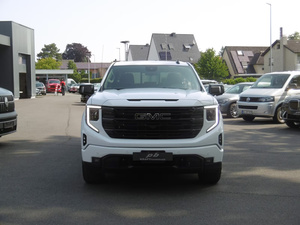 Offre promotionnelle : GMC Sierra 3.0 Eleva tion 2023 d'occasion, couleur noir/blanc, faible kilométrage - Product Image 3
