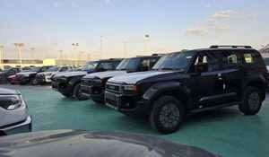 Clean Black 2024 para Vehículo Usado con Volante a la Izquierda, 7 Plazas, Llantas de Aleación, Asientos de Cuero, Sistema de Navegación, Arranque Remoto, Android - Product Image 2