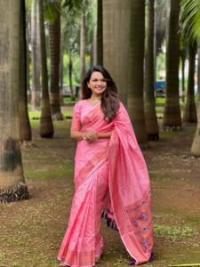 ส่าหรีผ้าไหมลายดอก - Product Image 2