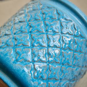 Livraison gratuite depuis les États-Unis, livraison rapide en 3 jours, lot de 3 pots de fleurs en céramique faits à la main, bleus avec motif géométrique, pour la maison et le jardin - Product Image 4