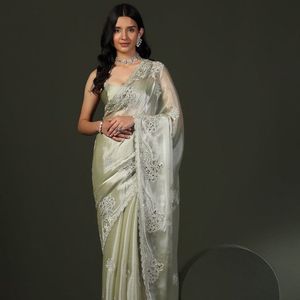 Sari en soie premium, doux, riche et brillant, avec broderie de designer, coupe C-Pallu, chemisier assorti, pour fêtes, été, traditionnel, séchage rapide, vente en gros - Product Image 2
