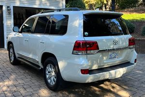 Toyota Land Cruiser 2018 Usado en Excelentes Condiciones - Product Image 3