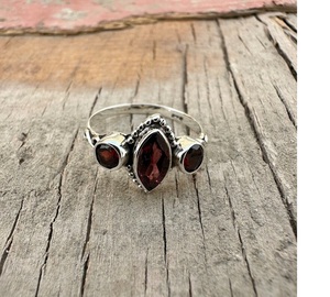 แหวนพลอยโกเมนแท้สำหรับผู้หญิงเครื่องประดับทำด้วยมือแหวนคริสตัลสีแดงเข้มสง่างามทำจากเงินสเตอร์ลิง925 - Product Image 3