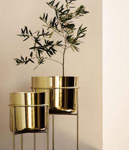 Support de pot décoratif élégant en métal avec finition antique conçu pour la décoration de salon de luxe et de jardin intérieur - Product Image 3