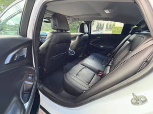 Malibu berline 2018 d'occasion en excellent état, transmission 9 vitesses, moteur 250 CV 2L, traction avant, faible consommation de carburant, automatique - Product Image 3