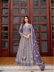 Nuevo Salwar Kameez de Diseño con Estampado de Mariposas para Mujer, Ropa Tradicional para Fiestas con Bordado Intenso y Material de Georgette Fox - Product Image 4