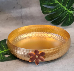 Graceful The Divine Urli Bowl Llama de la tranquilidad Lotus Design Urli Diya - Product Image 2