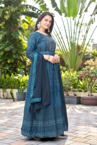 Vestido Anarkali de seda Chinon de último diseñador por Fab Zone - Product Image 3