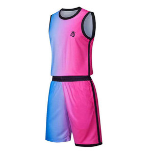Ensemble d'uniformes de basketball sur mesure, réversibles, comprenant un maillot et un short - Product Image 1