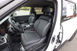 Assez utilisé 024 K I A EV9 lumière longue portée FWD - Product Image 3