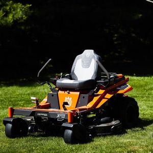 2025 Premium Zero Turn Tondeuse à gazon Puissante Machine de découpe d'herbe extérieure Équipement de jardin durable - Product Image 6