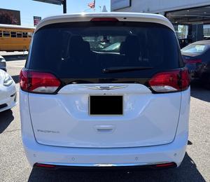 Incroyable Chrysler Pacifica Touring FWD 2020 d'occasion en parfait état avec faible kilométrage en stock, proposé à un prix incroyable - Product Image 4