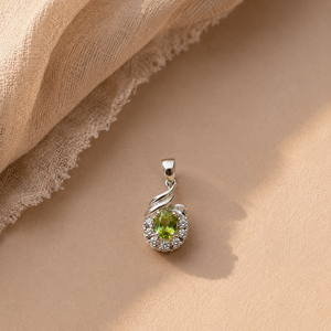 Abalorio Religioso Chapado en Rodio con Ópalo, Turquesa, Rubí, Cuarzo, Amatista y Esmeralda - Diseño Ovalado de Peridoto Hecho en India - Product Image 3