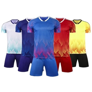 Tenue de football personnalisée imprimée 100 % polyester – Dernier design de kit sportif – Vente en ligne à prix réduit directement de l'usine - Product Image 2