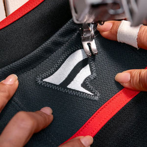 Jersey de Hockey personalizado negro y rojo para hombres, ropa deportiva ligera de manga larga con retazos, ropa informal atlética - Product Image 4