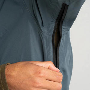 Vente en gros de pull long automne hiver pour hommes, veste de pluie zippée à l'avant avec capuche, tissu léger et respirant, état neuf - Product Image 4