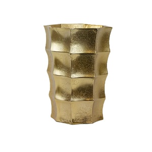 Maceta moderna de aluminio hecha a mano con diseño en relieve chapado en oro para oficina precio barato jarrón de Mesa para el hogar de alta calidad - Product Image 4