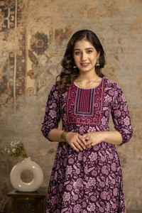 Robe Anarkali en rayonne de qualité supérieure fabriquée en Inde avec dupatta, imprimé de table, broderie de séquence, tenue de fête, ensemble kurta - Product Image 4