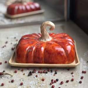 Vente en gros d'artisanat en métal Rangement nordique Bestseller Plateau de service industriel vintage en forme de dôme en verre et métal en forme de piment rouge - Product Image 1