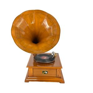 Escultura de mesa de barco de plata de gama alta Adorno decorativo temático náutico Acento artístico para interiores sofisticados - Product Image 6