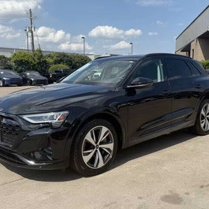 Audi Q8 e-tron quattro Premium 2024 Électrique Haut de Gamme Disponible à la Vente - Product Image 1