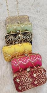 Pochette en métal faite à la main pour les occasions festives-mariages indiens Nouvel An Mehendi Sangeet Saint Valentin Halloween Graduation - Product Image 3