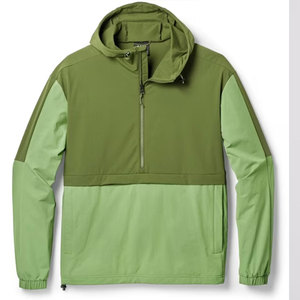 เสื้อแจ็คเก็ตผู้ชายแบบสองด้าน OEM ผ้า softshell ระบายอากาศได้ดี เป็นมิตรกับสิ่งแวดล้อม ซับในด้วยผ้าฟลีซ มีฮู้ด กันลม เหมาะสำหรับฤดูหนาว เสื้อคลุมสำหรับเดินป่า แบบติดกระดุมด้านหน้า - Product Image 4