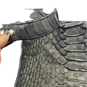 Cómoda chaqueta de piel de cuero en relieve Unisex exótico cuero de cocodrilo venta al por mayor chaqueta de cuero de vaca genuino de moda OEM - Product Image 4