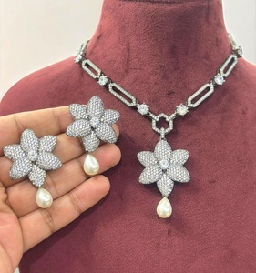 Radiant Haute Qualité Argent Plaqué Pierre Look Designer Collier Avec Boucles D'oreilles Ensemble Femmes Cadeau De Fiançailles De Mariage Traditionnel - Product Image 3