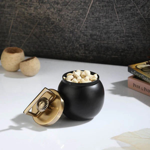 Pots élégants et délicats en verre, parfaits pour la décoration et l'organisation. - Product Image 1