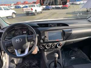 Voiture d'occasion de qualité abordable 2023 Toyota Hilux Crew Cab Standard Plus Conduite à gauche - Product Image 2