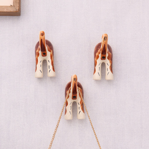 Cintres en forme de queue de chien en céramique marron et blanc faits à la main support utilitaire robuste réutilisable pour chapeau sacs vêtements CWH-28-3 en gros - Product Image 4