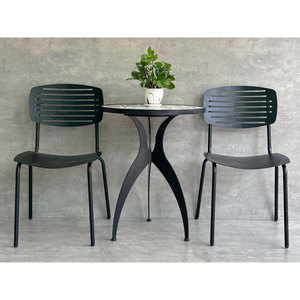 Juego de Muebles de Jardín Minimalistas Modernos para Exteriores, 1 Mesa y 2 Sillas, Duraderos, de Material PE, para Almacén y Comedor - Product Image 1
