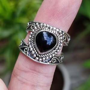 Bague en argent sterling 925 avec onyx noir, faite à la main, pierre de naissance de juillet, bijou de promesse incrusté d'une pierre précieuse naturelle en onyx noir en forme de cœur - Product Image 4