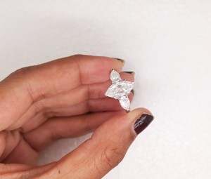 Bague de fiançailles en argent sterling 925 avec moissanite blanche pour femme, sertie de griffes, coupe classique poire brillante, pierre centrale 6x12mm - Product Image 4