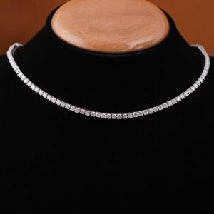 Élégant collier en argent sterling 925 avec diamants ronds Moissanite plaqués or 18 carats pour les fiançailles et les anniversaires - Product Image 3