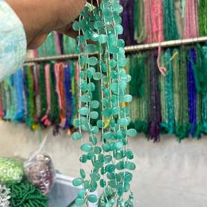 Monalisa Perles en forme de larme en fibre optique de menthe avec pierre naturelle ovale - Product Image 1