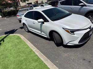 Corolla Sedán 2025 Usado, 1.8 Híbrido Automático, 5 Asientos, Faros LED, Neumáticos R17, Emisión Euro VI, Interior de Tela, Volante a la Izquierda - Product Image 3