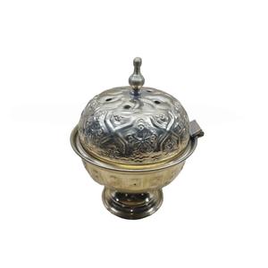 Quemador Bakhoor de metal tradicional hecho a mano con grabado floral para fragancia ritual y casera - Product Image 1