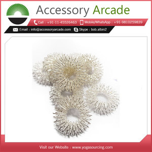Dispositivo de acupresión de masajeador de dedos de anillo Sujok de color plateado para uso sanitario diario al mejor precio garantizado - Product Image 2