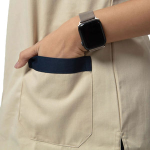 Elegante uniforme de enfermera para mujer, ajuste clásico personalizado, cuello mandarín, manga corta, Top abotonado con bolsillo en contraste, exfoliante - Product Image 4