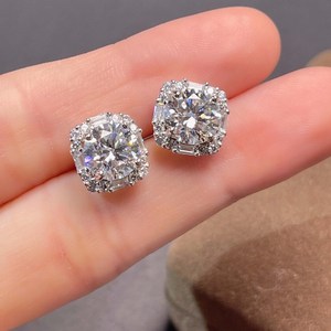 Boucles d'oreilles clous en moissanite ronde de 1 carat Tishya, argent 925 plaqué or et or rose, pour fêtes, mariages, cadeaux, fiançailles - Product Image 1