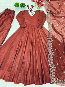 Robe de soirée de créateur-Dupatta dans un travail de séquence de broderie lourde - Product Image 5