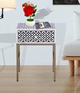 Table de chevet artisanale en incrustation d'os avec tiroirs Table de chevet élégante avec incrustation florale complexe par Artisan Craft - Product Image 2
