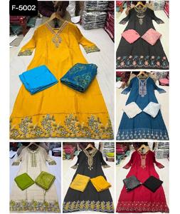 Dernières femmes porter Designer femmes décontracté et vêtements de festival Salwar Kameez costume avec travail de broderie et Bandhani imprimé Dupatta - Product Image 1
