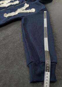 Sweat à capuche Grunge Revival avec patchs usés, style vintage délavé, coupe oversize, pièce phare de style urbain - Product Image 4