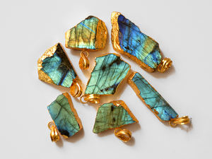 Labradorita de fuego múltiple natural, colgante chapado en oro galvanizado, piedra preciosa, labradorita de fuego múltiple, piedra colgante hecha a mano - Product Image 3