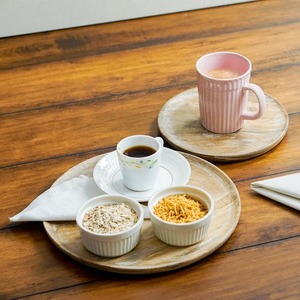 Ensemble de deux assiettes de service en bois de manguier pour collations fruits articles secs vaisselle de cuisine faite à la main rustique décor de salle à manger en bois naturel - Product Image 1