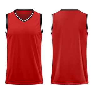 Uniforme de Baloncesto Personalizado de Alta Calidad – Camiseta y Pantalones Cortos Sublimados 100% Poliéster - Product Image 2
