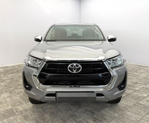 Toyota Hilux Pickup 5 Plazas, Faros LED, Volante a la Izquierda, Automático, Diésel, Exterior Plateado - Product Image 1